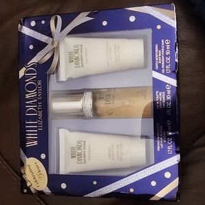 COPY - White Diamonds by Elizabeth Taylor